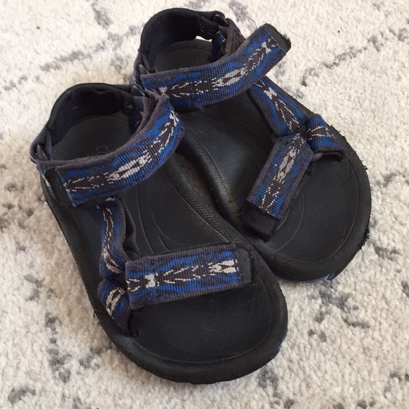 teva boys sandals